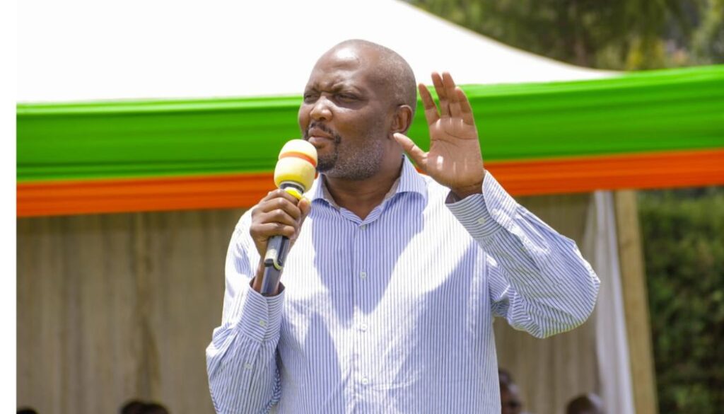 Moses Kuria dares Gachagua to oath taking over alleged pre-election deal with Ruto