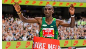 Eliud Kipchoge wins first marathon in 3 years in Melbourne, sets new record